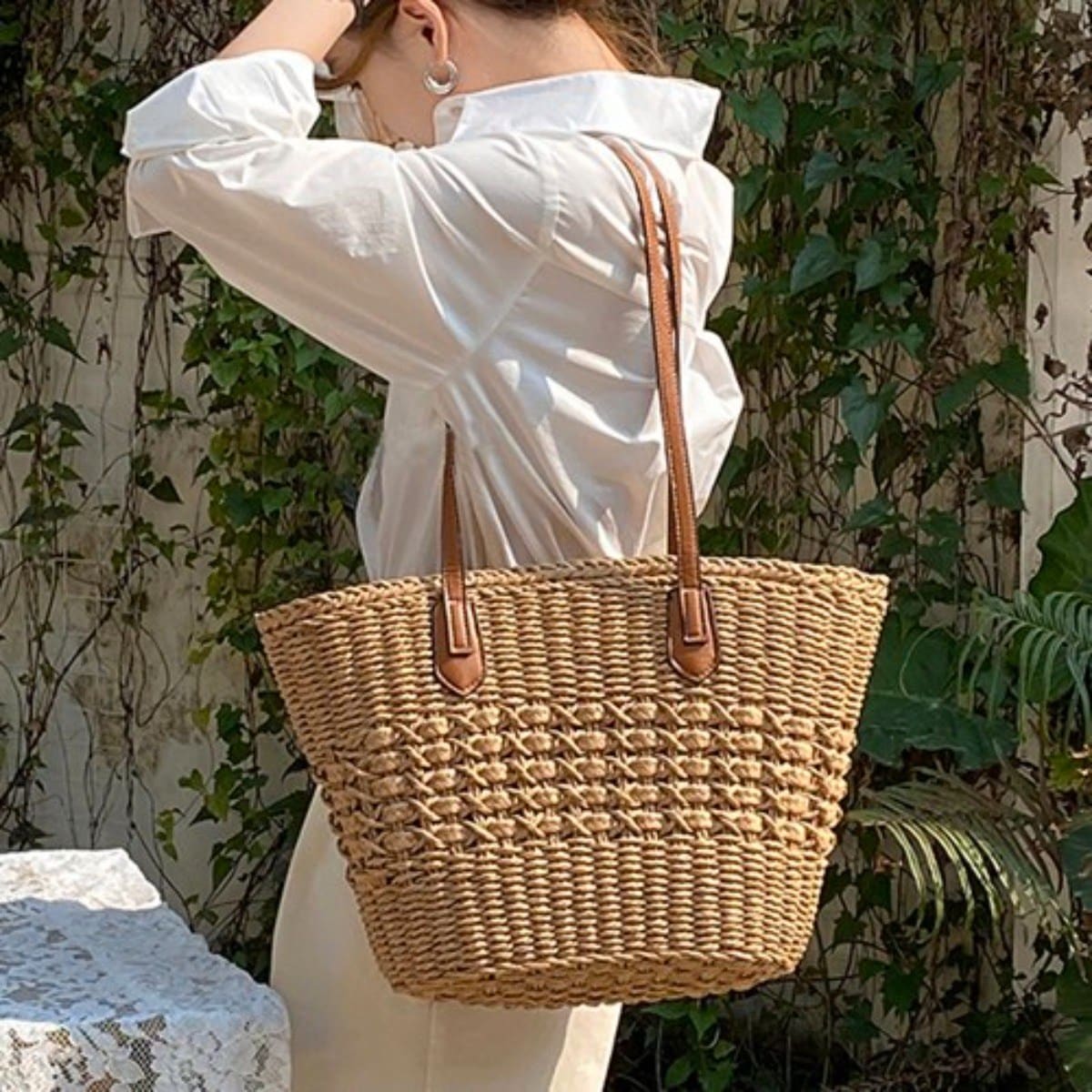 여성 라탄 가방은 여름 분위기보다 안에 넣을 물건이 먼저예요 👜