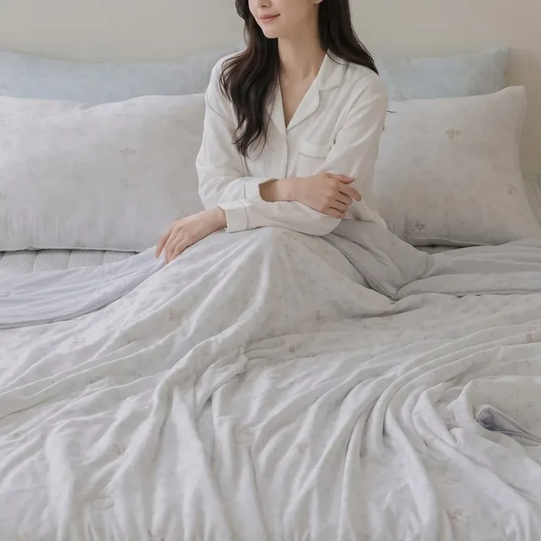 냉감이불은 시원함보다 소재와 세탁이 먼저예요 🛏️